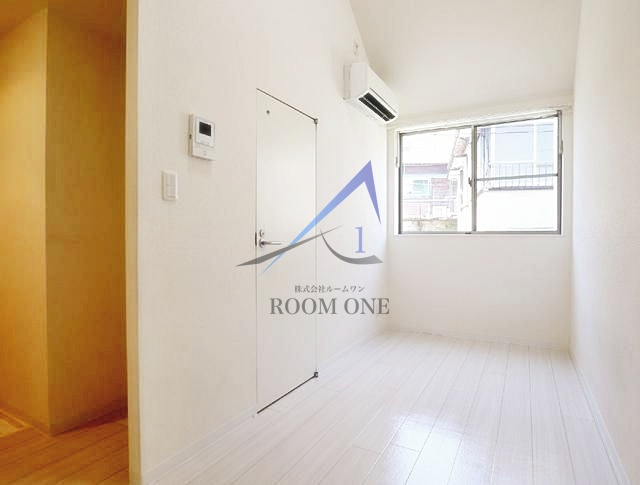 ヴィシェフラットの居間・リビング|洋室のお部屋です。