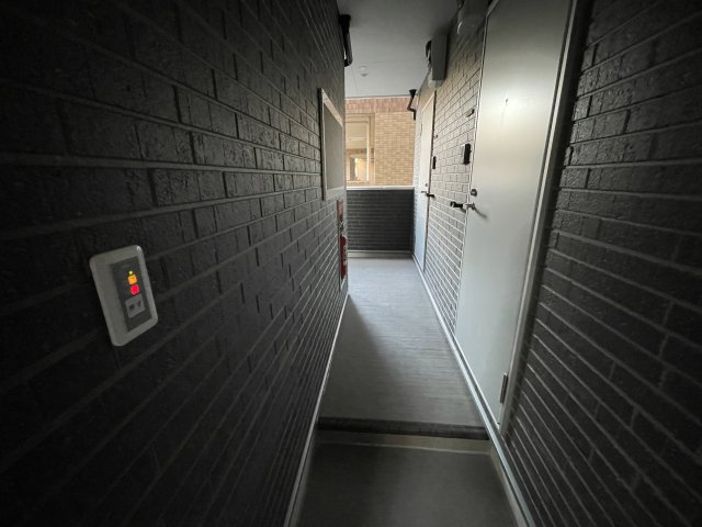 府中市分梅町４丁目のアパートのロビー