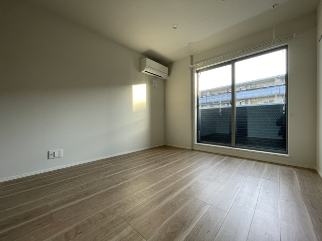 府中市分梅町４丁目のアパートの居間・リビング