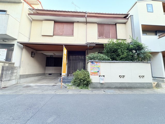 梅津上田町　建築条件付土地のその他|現地現状上物ありです。間口が約8.5ｍあるので、駐車２台も可能ですね！