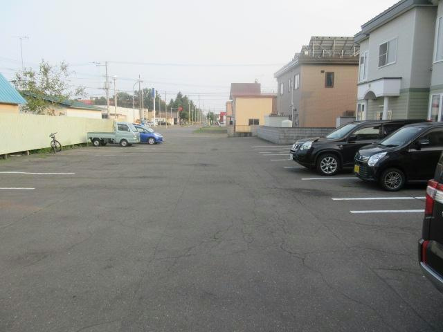 アーク・リビオンの駐車場