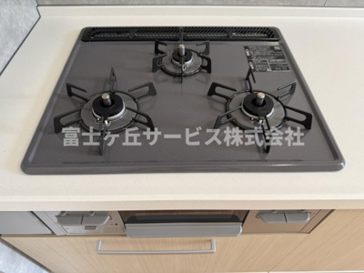 【その他】 | 静岡市駿河区向敷地4丁目 4期 新築一戸建て 4号棟 | 3口コンロがあります
