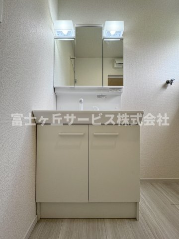 【独立洗面台】 | 静岡市駿河区向敷地4丁目 4期 新築一戸建て 4号棟 | 朝の身支度に便利な独立洗面台です