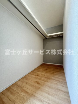 【収納】 | 静岡市駿河区向敷地4丁目 4期 新築一戸建て 4号棟 | 収納豊富なウォークインクローゼット