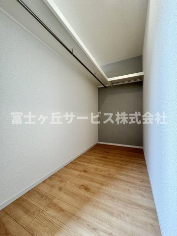【収納】 | 静岡市駿河区向敷地4丁目 4期 新築一戸建て 4号棟 | 収納豊富なウォークインクローゼット