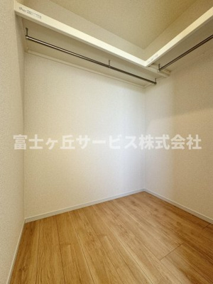 【収納】 | 静岡市駿河区向敷地4丁目 4期 新築一戸建て 4号棟 | 収納豊富なウォークインクローゼット