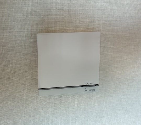 ドレッセＷＩＳＥたまプラーザＢ棟の設備|床暖房リモコン／リビングダイニング