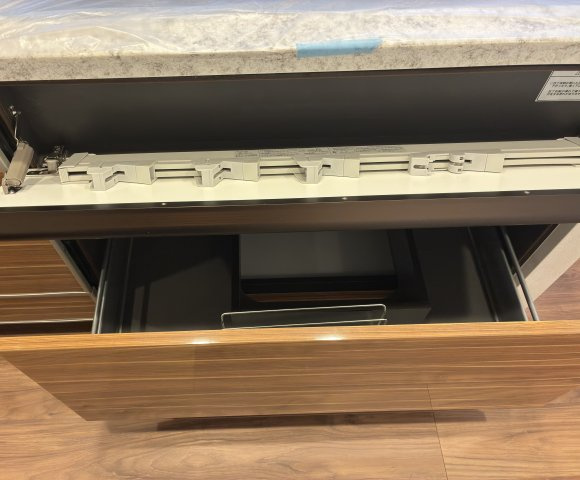 ドレッセＷＩＳＥたまプラーザＢ棟のキッチン|シンク下収納