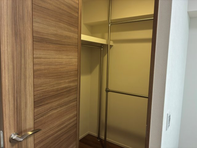 ドレッセＷＩＳＥたまプラーザＢ棟の洋室|洋室①ウォークインクローゼット
