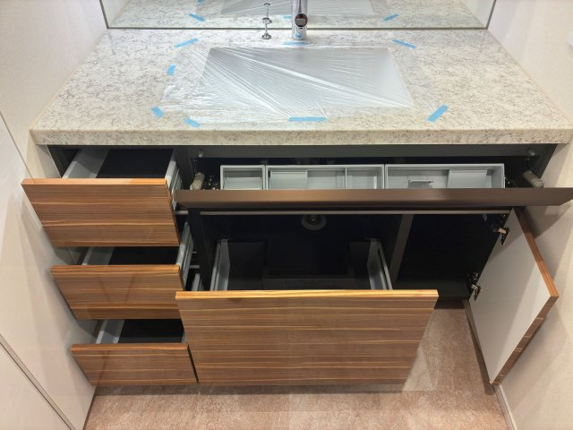 ドレッセＷＩＳＥたまプラーザＢ棟の独立洗面台|収納：下