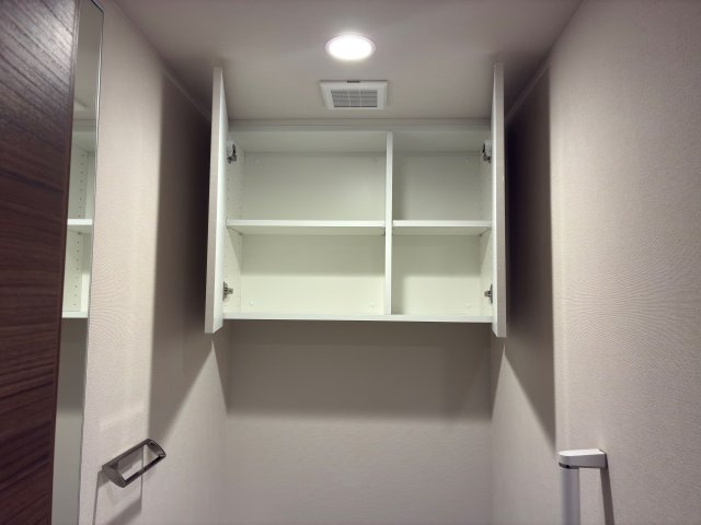 ドレッセＷＩＳＥたまプラーザＢ棟のトイレ|収納：上