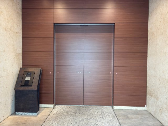 ドレッセＷＩＳＥたまプラーザＢ棟のエントランス|オートロック