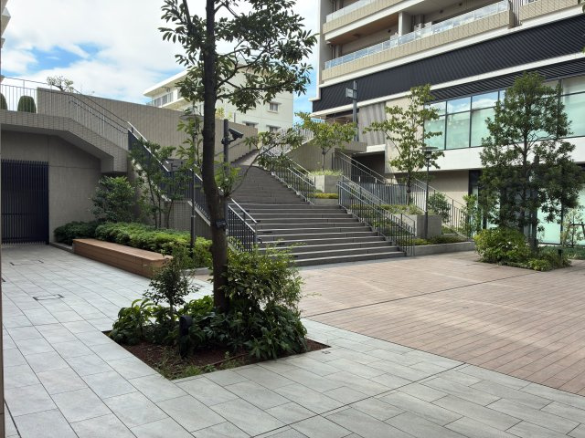 ドレッセＷＩＳＥたまプラーザＢ棟のエントランス|（外）