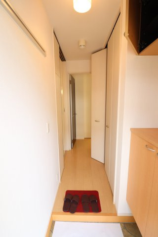 パルテールの玄関|別部屋の参考写真です。