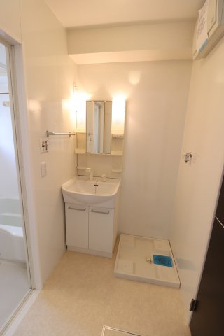 パルテールの独立洗面台|別部屋の参考写真です。