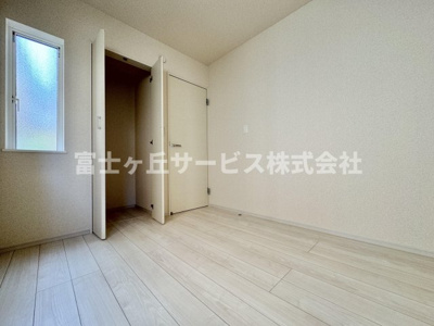 【洋室】 | 静岡市駿河区向敷地4丁目 4期 新築一戸建て 6号棟 | 1Fにある洋室です