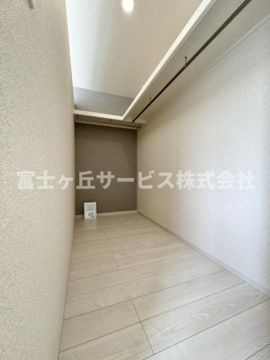 【収納】 | 静岡市駿河区向敷地4丁目 4期 新築一戸建て 6号棟 | 収納豊富なウォークインクローゼット