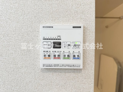 【冷暖房・空調設備】 | 静岡市駿河区向敷地4丁目 4期 新築一戸建て 6号棟 | 浴室乾燥暖房機がついています