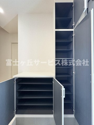 【収納】 | 静岡市駿河区向敷地4丁目 4期 新築一戸建て 6号棟 | 玄関にある収納です