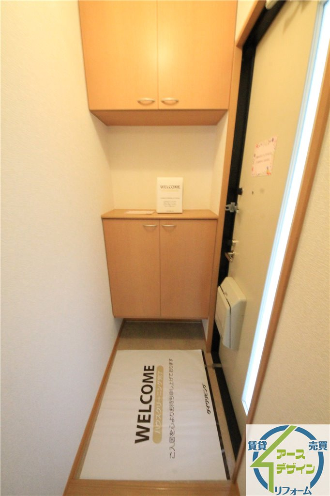 21番館　Aの玄関