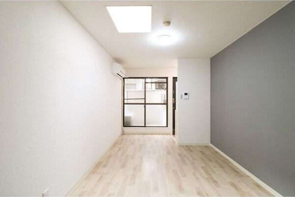 ノーブルハイム高尾の洋室