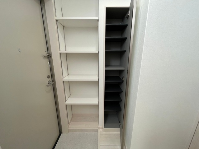 CBヴィレッタ津福駅前の玄関|収納もある玄関です