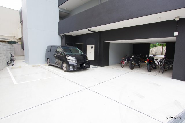 グランパシフィック塩草公園　仲介手数料無料の駐車場