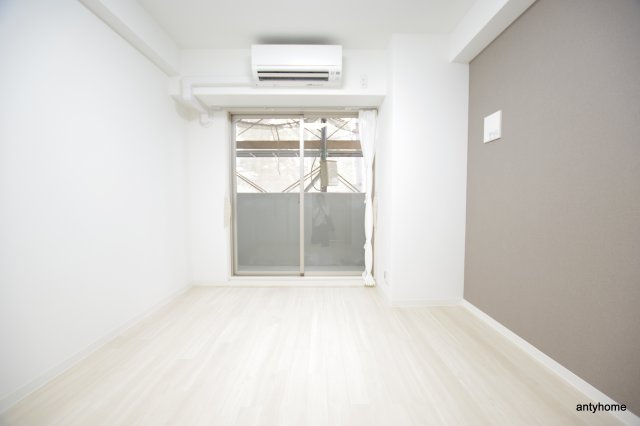 グランパシフィック塩草公園　仲介手数料無料の居間・リビング