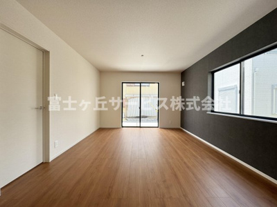 【居間・リビング】 | 静岡市駿河区向敷地4丁目 4期 新築一戸建て 7号棟 | リビングです