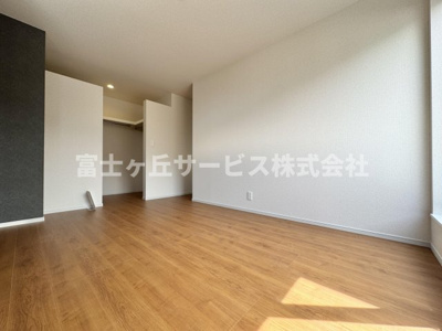 【寝室】 | 静岡市駿河区向敷地4丁目 4期 新築一戸建て 7号棟 | 落ち着いて過ごせる寝室です