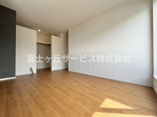 【寝室】 | 静岡市駿河区向敷地4丁目 4期 新築一戸建て 7号棟 | 落ち着いて過ごせる寝室です