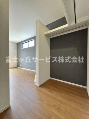 【収納】 | 静岡市駿河区向敷地4丁目 4期 新築一戸建て 7号棟 | 収納豊富なウォークインクローゼット