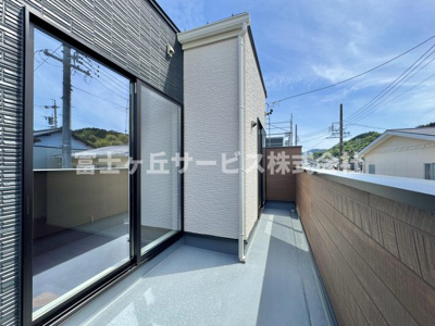 【バルコニー】 | 静岡市駿河区向敷地4丁目 4期 新築一戸建て 7号棟 | 陽当たり良好なバルコニーです
