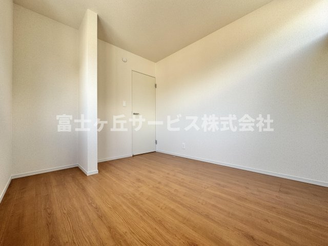 【子供部屋】 | 静岡市駿河区向敷地4丁目 4期 新築一戸建て 7号棟 | 子供部屋としても使える洋室です