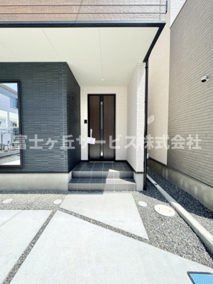 【エントランス】 | 静岡市駿河区向敷地4丁目 4期 新築一戸建て 7号棟 | エントランスです