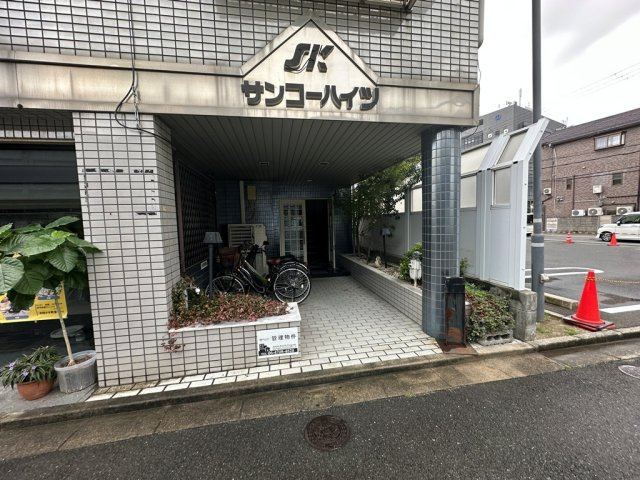 寝屋川市池田本町　１棟マンションのエントランス