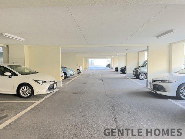 ロワールマンション青葉WESTの駐車場