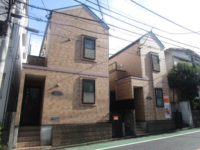 新宿区西落合２丁目の一棟マンションの外観