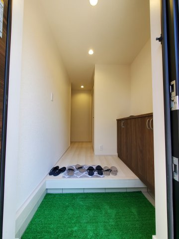 三郷市　天神1丁目　新築戸建　全1棟の玄関|施工例です