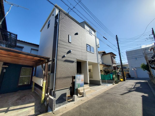 三郷市　天神1丁目　新築戸建　全1棟の前面道路含む現地写真|前面道路含む現地写真です