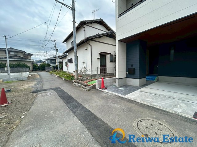 新築戸建　茅ヶ崎市南湖3丁目の前面道路含む現地写真