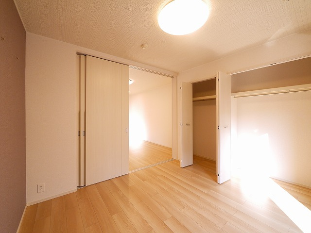 ブランドールαの洋室|明るい洋室です