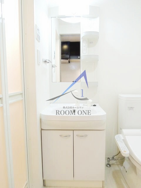 スカイコートヒルズ池田山の洗面所|独立洗面台です。