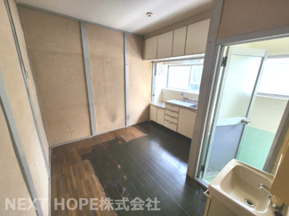 【キッチン】 | 尼崎市南武庫之荘８丁目中古戸建 | キッチン横には浴室がございます！