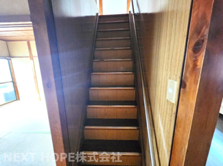 【内装】 | 尼崎市南武庫之荘８丁目中古戸建 | 2階への階段です♪
