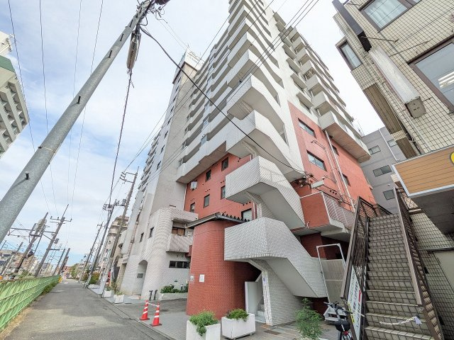 パレ・ドール西八王子の外観|～西八王子駅徒歩3分　内装フルリノベ中　周辺環境の整ったマンション～