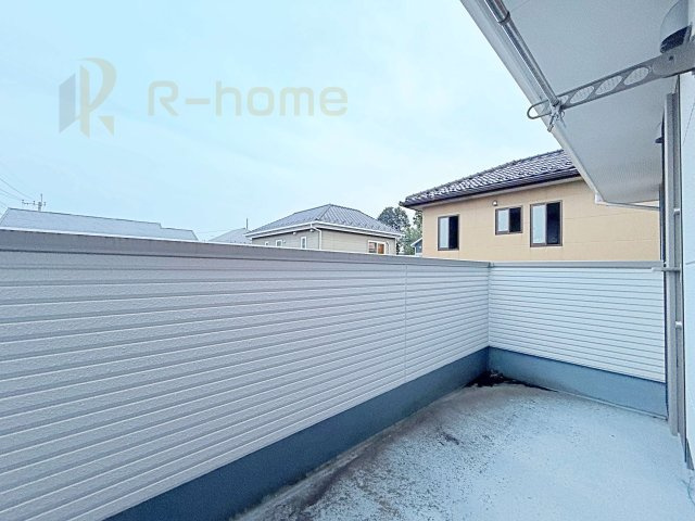 常総市内守谷町きぬの里　中古戸建のバルコニー|お布団やラグなどの大きな物も干しやすい広々としたバルコニー！