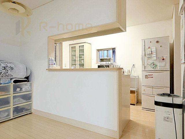 常総市内守谷町きぬの里　中古戸建のキッチン|リビングで遊ぶお子様にも目が届くカウンターキッチン！