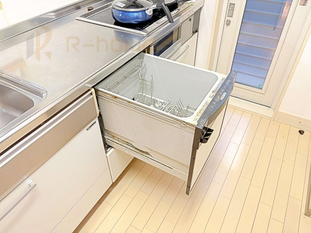 常総市内守谷町きぬの里　中古戸建のキッチン|食器洗乾燥機付き。忙しいママもうれしい時短アイテムです♪