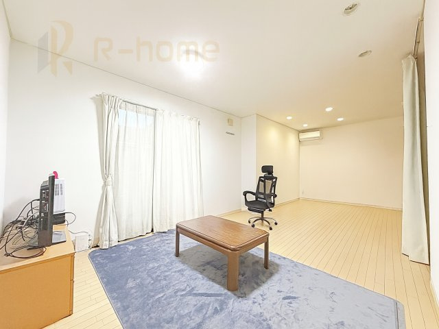 常総市内守谷町きぬの里　中古戸建の居間・リビング|※CG加工あり　　広々としたLDK♪充分な広さがあり、ご家族でインテリアのレイアウトを考えるのも楽しみですね！